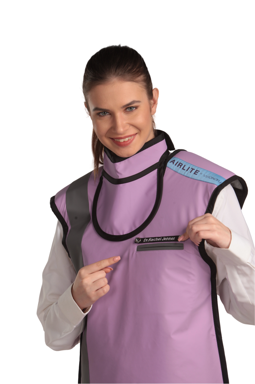 Side view of a female model wearing a Liliac thyroid collar “Slim” with black lines around the edges.