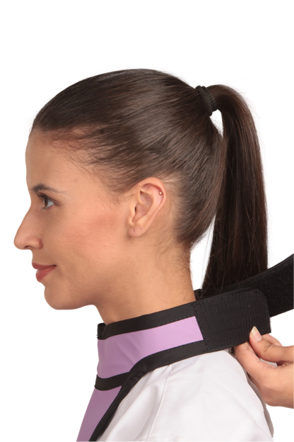 Left side view of a female model wearing a Liliac thyroid collar “Slim” with black lines around the edges and a velcro fastener at the back. 
