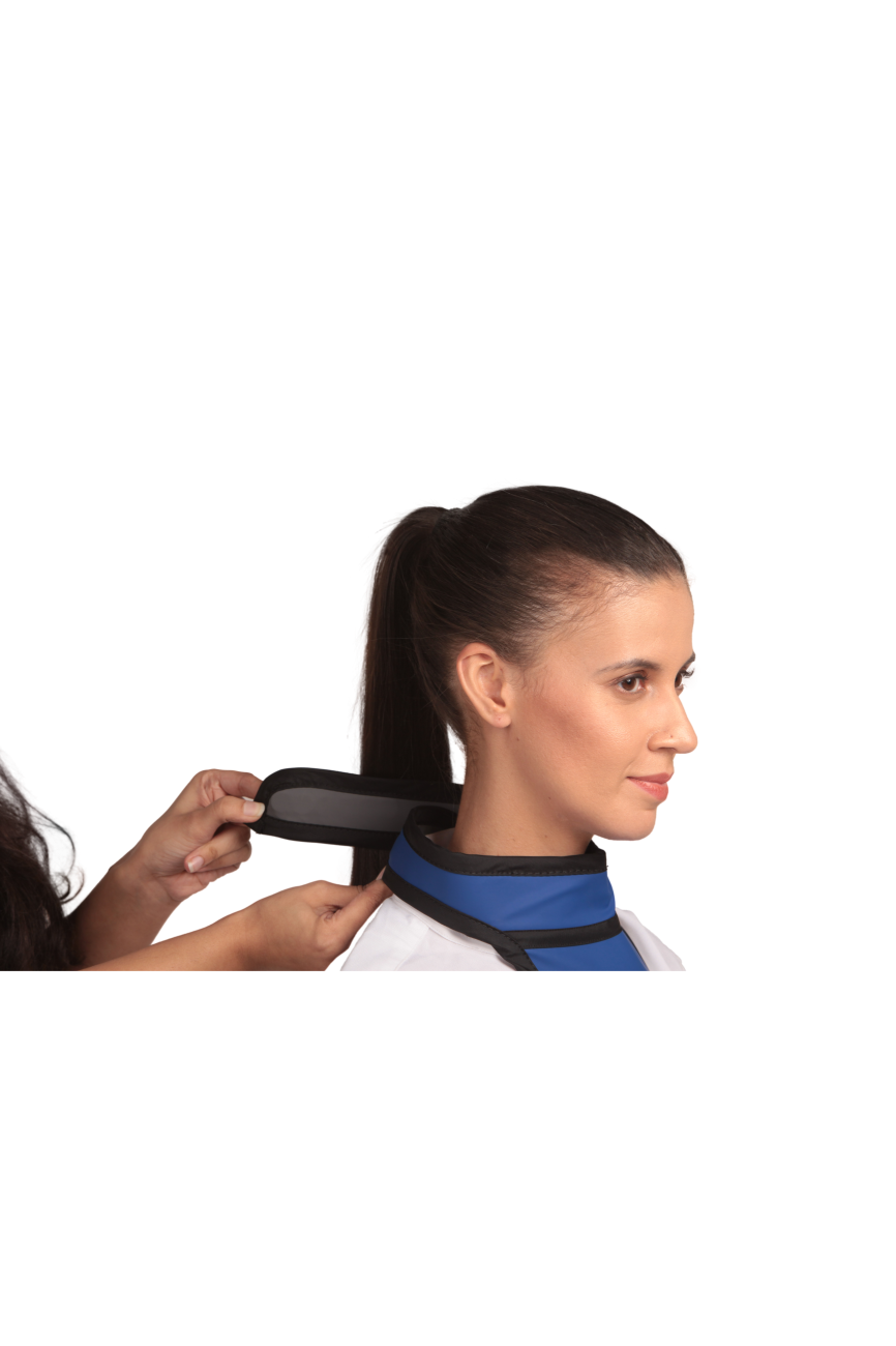 Right side view of a female model wearing a blue thyroid collar “Slim” with black lines around the edges, and a velcro fastener of the collar being fastened at the back..